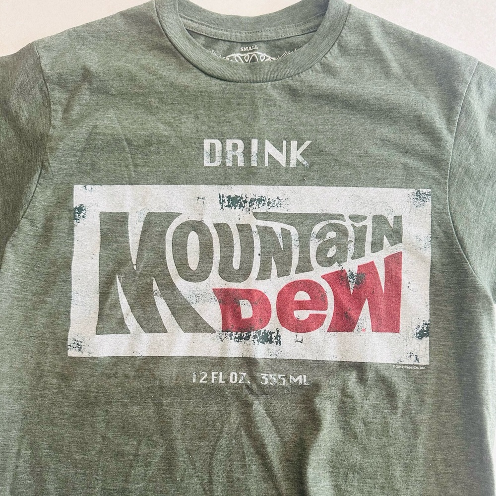 Men’s small Savvy Mountain Dew Vintage Look T-Shirt